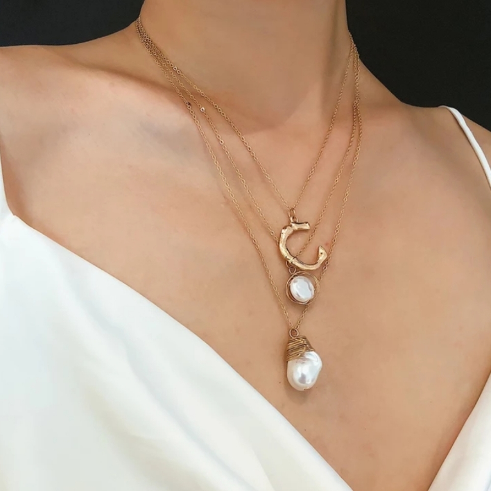 *Stevie* Faux Pearl Necklace - Picture 3 of 6